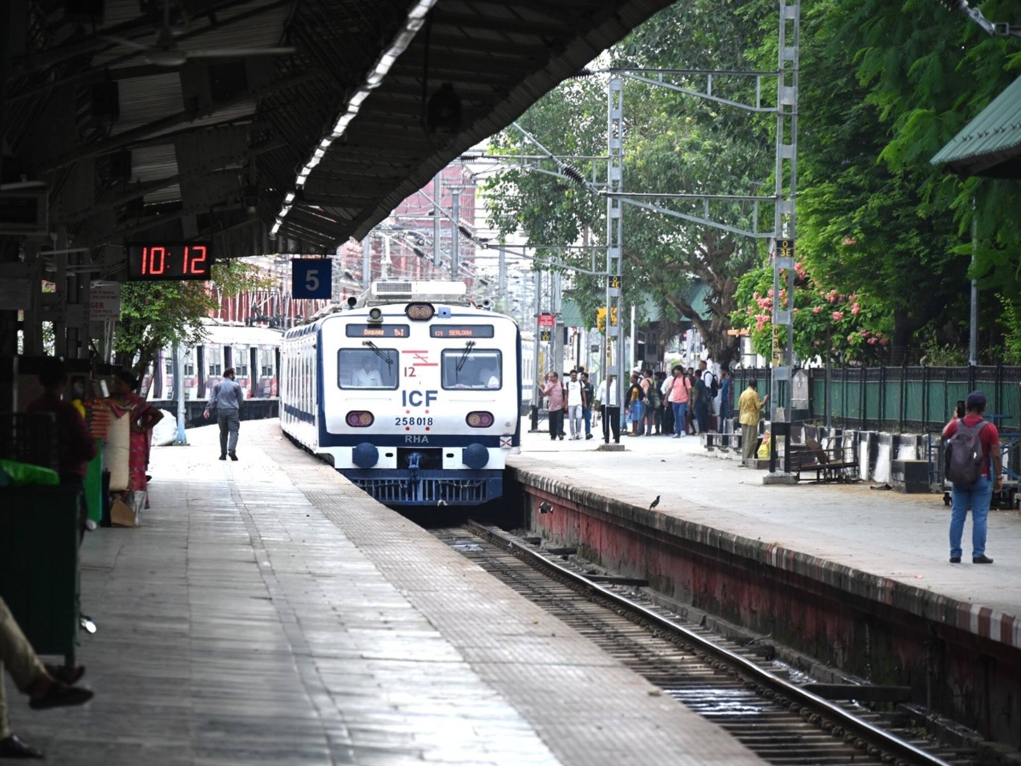 Sealdah Division: মেট্রোর সঙ্গে পাল্লা দিয়ে বাড়ছে শিয়ালদহ ডিভিশনের পরিকাঠামো 