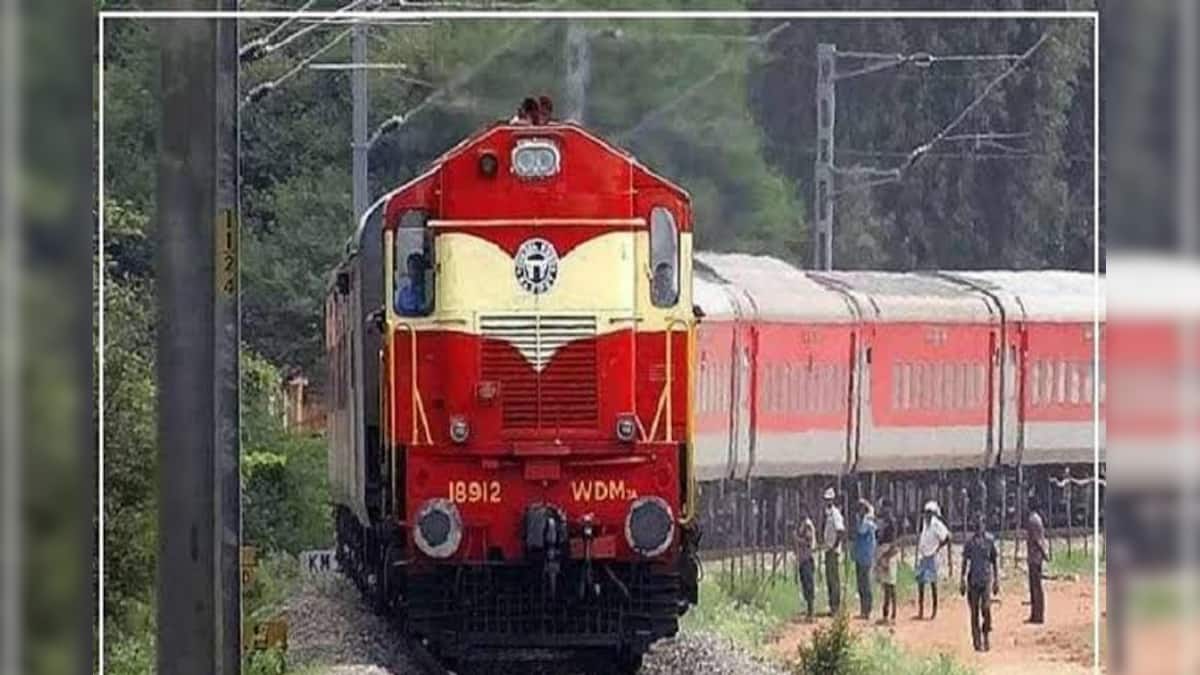 Indian Railways: ট্রেনে টিকিট কেটেও ঘুরতে যেতে পারছেন না? ভারতীয় রেলের নতুন উপায়ে হাঁফ ছেড়ে বাঁচবেন যাত্রীরা!