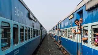 উৎসবের মরশুমে টিকিট না পেয়ে অসুবিধায় যাত্রীরা (Representative Image) উৎসবের মরশুমে টিকিট না পেয়ে অসুবিধায় যাত্রীরা (Representative Image)