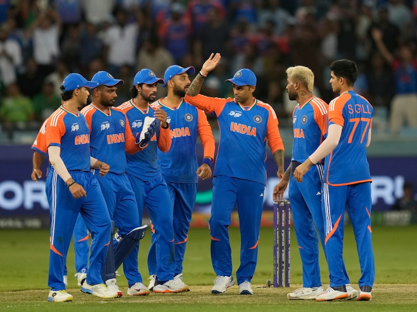 দলের গুরুত্বপূর্ণ অলরাউন্ডার হার্দিক পান্ডিয়া চোট কারণে অস্ট্রেলিয়া সফরে ওয়ানডে সিরিজে নাও খেলতে পারেন। সম্প্রতি এশিয়া কাপ ২০২৫ চলাকালীন বাঁ উরুতে চোট পান তিনি। এর ফলে ২৮ সেপ্টেম্বর পাকিস্তানের বিপক্ষে ফাইনাল ম্যাচেও খেলতে পারেননি।
