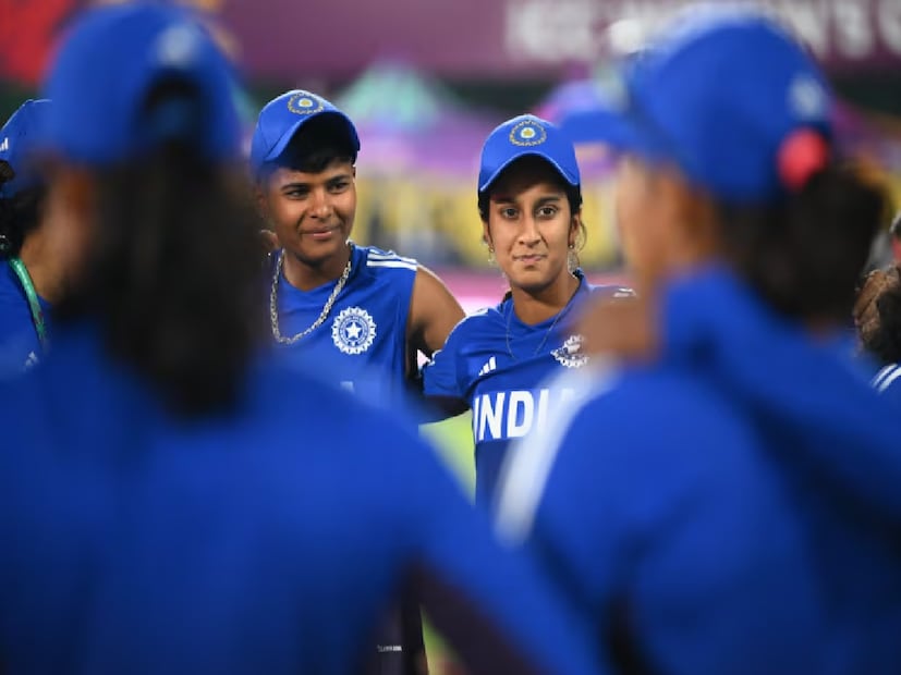 এই বছরের মহিলা ওয়ানডে বিশ্বকাপের মোট পুরস্কারের অর্থমূল্য $১৩.৮৮ মিলিয়ন, যা ₹১২৩ কোটি (প্রায় ₹১.২৩ বিলিয়ন) এরও বেশি। এর মধ্যে, বিজয়ী দল পাবে $৪.৪৮ মিলিয়ন (প্রায় ₹৪০ কোটি), যেখানে পরাজিত দল পাবে প্রায় ₹২০ কোটি (প্রায় ₹২০ কোটি)।