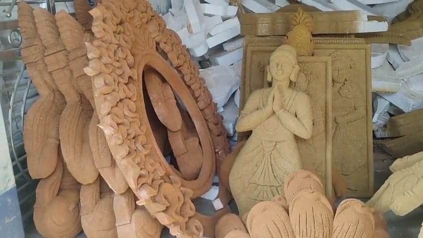 ইন্দোনেশিয়ার একটি বৌদ্ধ মন্দিরের আদলে মণ্ডপ হিলি বিপ্লবী সংঘে
