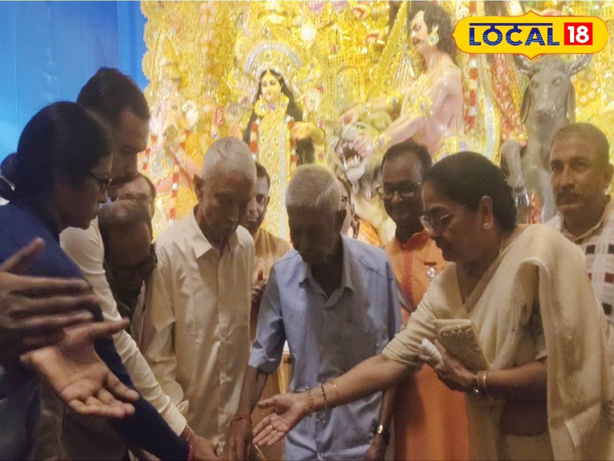 বয়স্কদের ঠাকুর দেখাবে জেলা পুলিশ! উৎসবের আবহে চালু হল ‘প্রণাম ভ্রমণ’