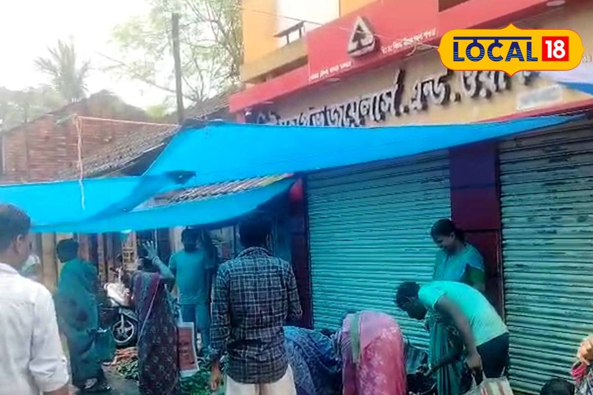 পুজোর আবহে সোনার দোকানে ডাকাতি! ব্যবসায়ী-স্থানীয়দের মধ্যে আতঙ্ক, উঠল বড় দাবি