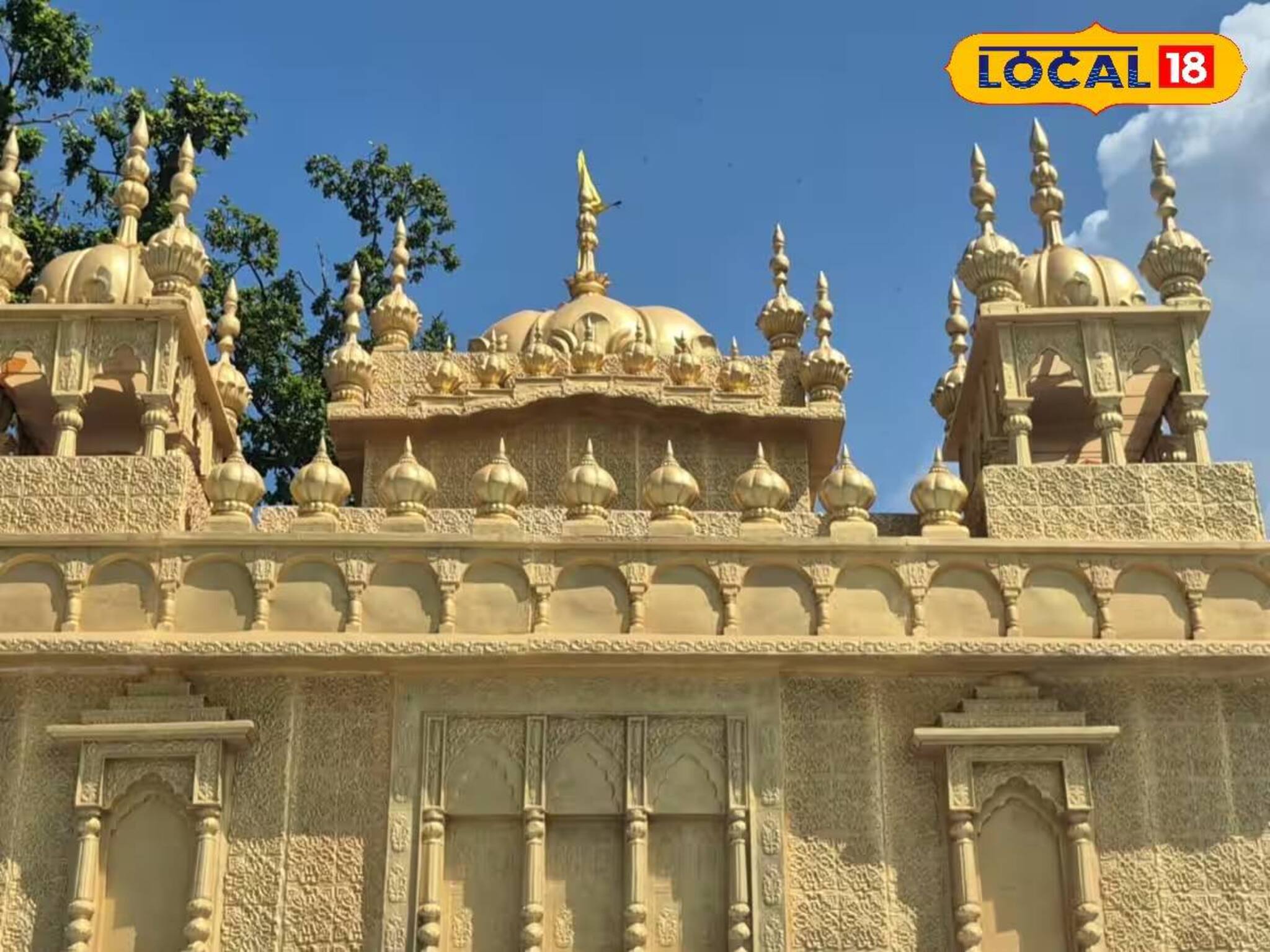 Durga Puja 2025: শাল-পিয়ালের জঙ্গলের মাঝে সুবিশাল স্বর্ণমন্দির! বাংলায় বসেই পাঞ্জাবের স্বাদ, নজরকাড়া থিমে মেগা হিট 'এই' পুজো