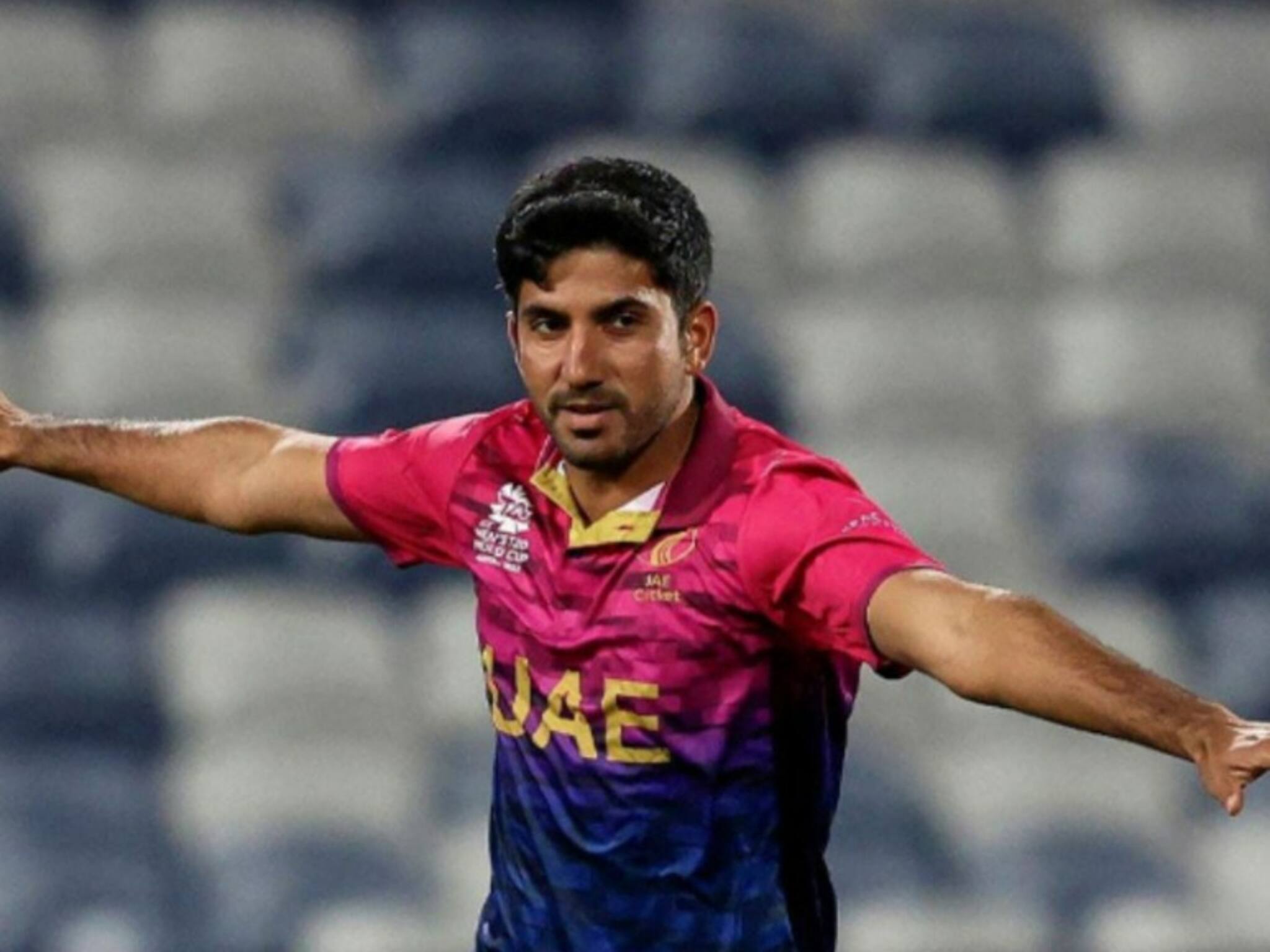 ভারতীয় পেসারের রেকর্ড ভেঙে দিলেন আমিরশাহির বোলার! নাম তুলেন ইতিহাসের পাতায়