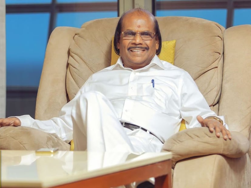 সাফল্যের সূত্র খুঁজে পেলেন যে ভাবে:  রামচন্দ্রন নিজের বাড়ির রান্নাঘরে লন্ড্রি হোয়াইটনার তৈরির চেষ্টা চালিয়ে যান। তিনি অনেকবার চেষ্টা করেছিলেন, কিন্তু সফল হননি। অবশেষে একটি ম্যাগাজিনে প্রকাশিত একটি নিবন্ধ তাঁকে সাফল্যের সূত্রটি দিয়েছিল। এই নিবন্ধে ব্যাখ্যা করা হয়েছিল যে কীভাবে বেগুনি রঙকে সাদা করা যায় যা পোশাককে আরও উজ্জ্বল করে তোলে। এই নিবন্ধের উপর ভিত্তি করে রামচন্দ্রন হোয়াইটনার তৈরির জন্য এক বছর ধরে আরও চেষ্টা করেছিলেন। অবশেষে, তিনি সাফল্য পান।