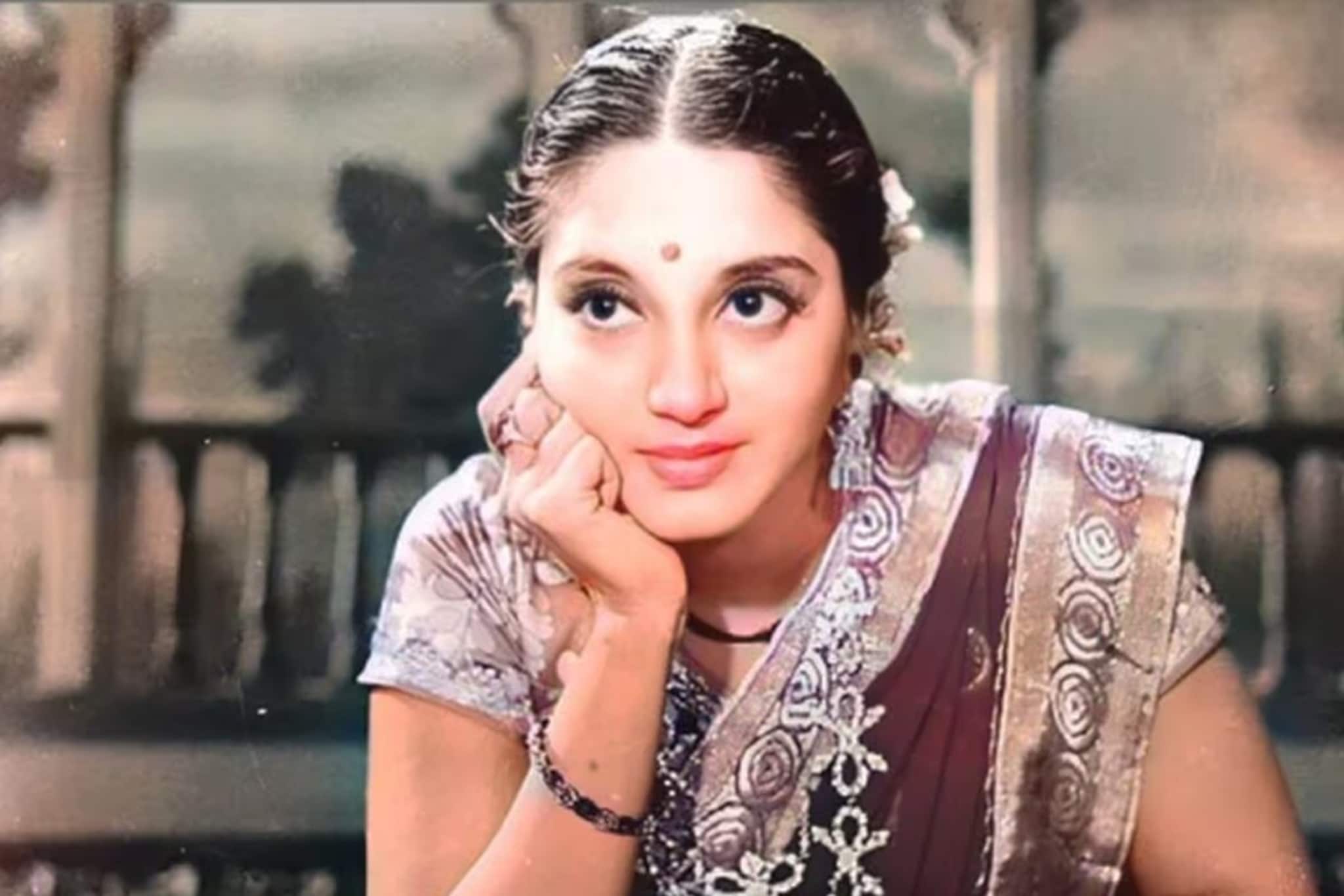 বিয়ে না করেই দিয়েছেন সন্তানের জন্ম, থেকেছেন ৬ সন্তানের বাবার সঙ্গে প্রেমের সম্পর্কে ! মা দক্ষিণী ছবির জগতে আর মেয়ে বলিউডের ডাকসাইটে নায়িকা