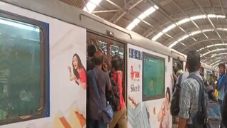 সপ্তাহের প্রথম দিনই মেট্রোয় দুর্ভোগ৷ 