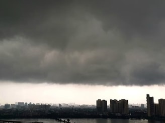হাতে সময় ২ ঘণ্টা, সাত জেলায় কাঁপিয়ে আসছে ঝড়-বৃষ্টি! আবহাওয়ার আপডেট
