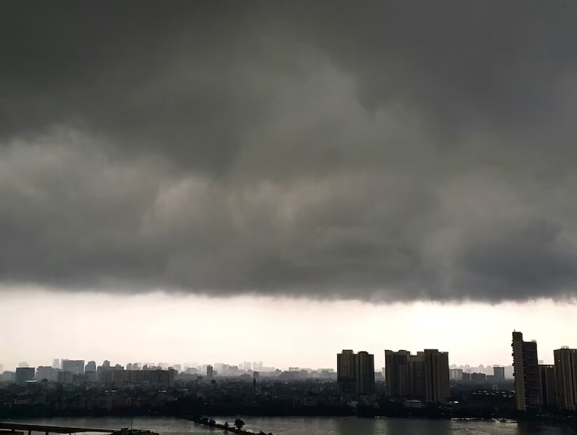 ★আগামীকাল শুক্রবার বজ্রবিদ্যুৎ-সহ বৃষ্টির সম্ভাবনা বেশি থাকবে হাওড়া, দক্ষিণ চব্বিশ পরগনা, পূর্ব পশ্চিম মেদিনীপুর, বীরভূম, মুর্শিদাবাদ জেলাতে। ৩০ থেকে ৪০ কিলোমিটার গতিবেগে দমকা ঝড় বাতাসের সম্ভাবনা থাকবে উপকূল ও সংলগ্ন জেলাতে। 