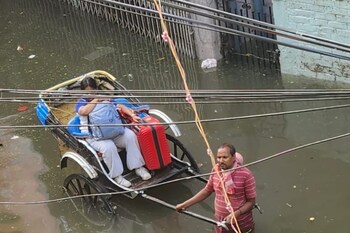 ৩৯ বছর পর এক দিনে এতটা বৃষ্টি কলকাতায়, মৃত্যু ১০ জনের ! বুধবার দিনভর আবহাওয়া কেমন থাকবে?