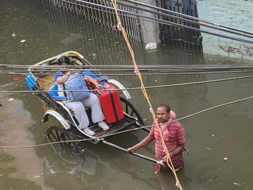 ৩৯ বছর পর এক দিনে এতটা বৃষ্টি কলকাতায় (Photo: Kausik Sen)