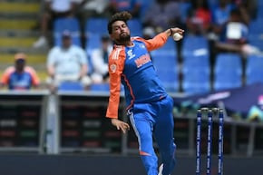 একাধিক বিশ্বরেকর্ড গড়ার দোরগোড়ায় কুলদীপ! ওমান ম্যাচেই তৈরি হবে নতুন ইতিহাস?