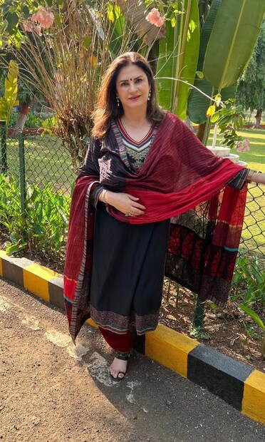 এর আগে কুনিকা এক সাক্ষাৎকারে বলেছিলেন যে তিনি কুমার শানুর স্ত্রীর মতো ছিলেন এবং তাঁকে নিজের স্বামীর মতো মনে করতেন। ‘‘তাঁর স্ত্রী হকি স্টিক দিয়ে আমার গাড়ি ভাঙচুর করেছিলেন। তিনি আমার বাড়ির বাইরে এসে চিৎকার করতেন। কিন্তু আমি তাঁর ব্যাপারটা বুঝতে পারতাম। তিনি তাঁর সন্তানদের জন্য টাকা চাইতেন, তিনি ভুল ছিলেন না এই বিষয়ে। তিনি তো সাফ বলেছিলেন যে তাঁকে ফেরত চান না।’’