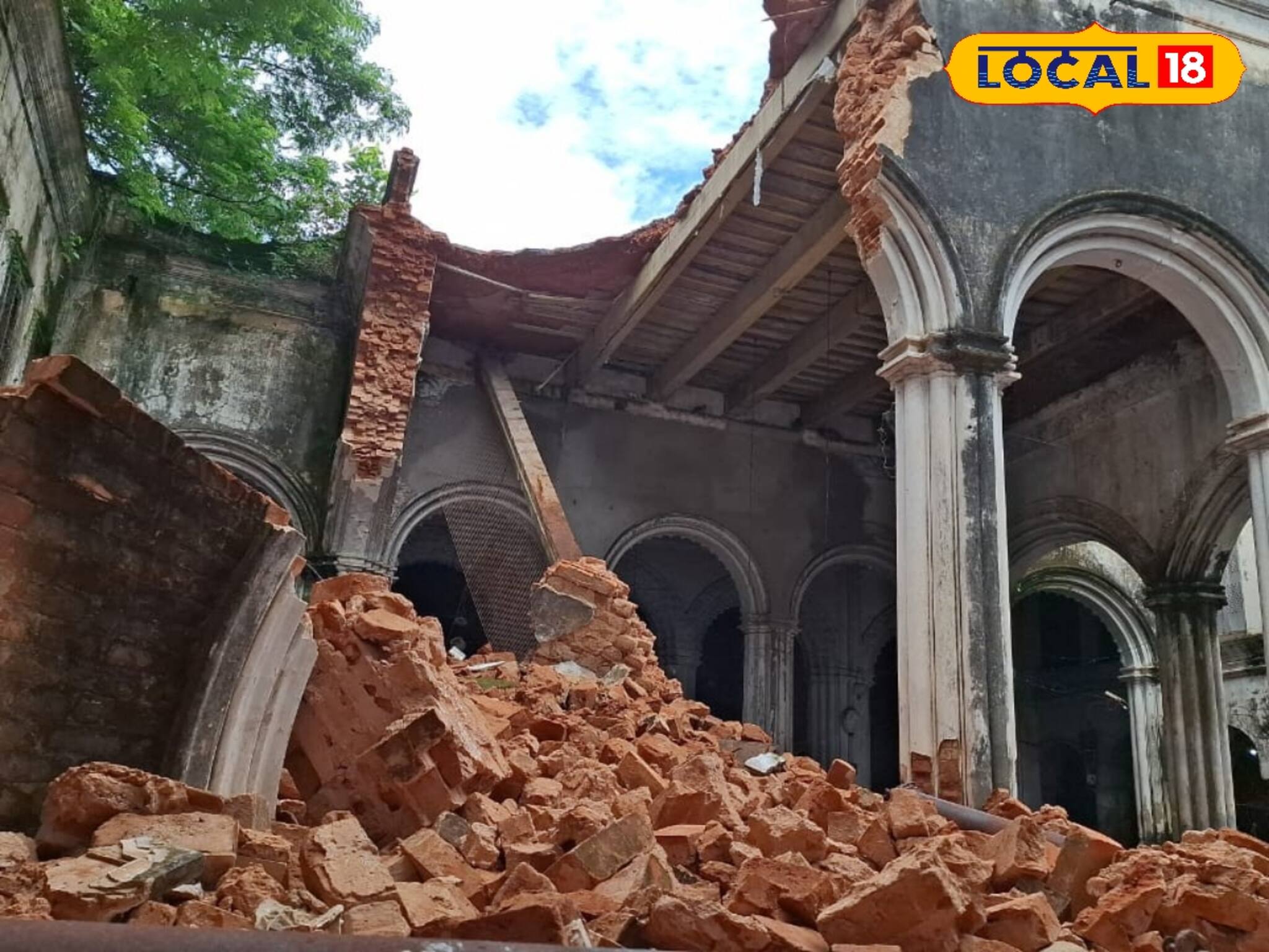 পুজোর মুখে চরম অঘটন! দর্শনার্থীদের জন্য 'এই' মন্দিরের দরজা চিরদিনের মতো বন্ধ হল