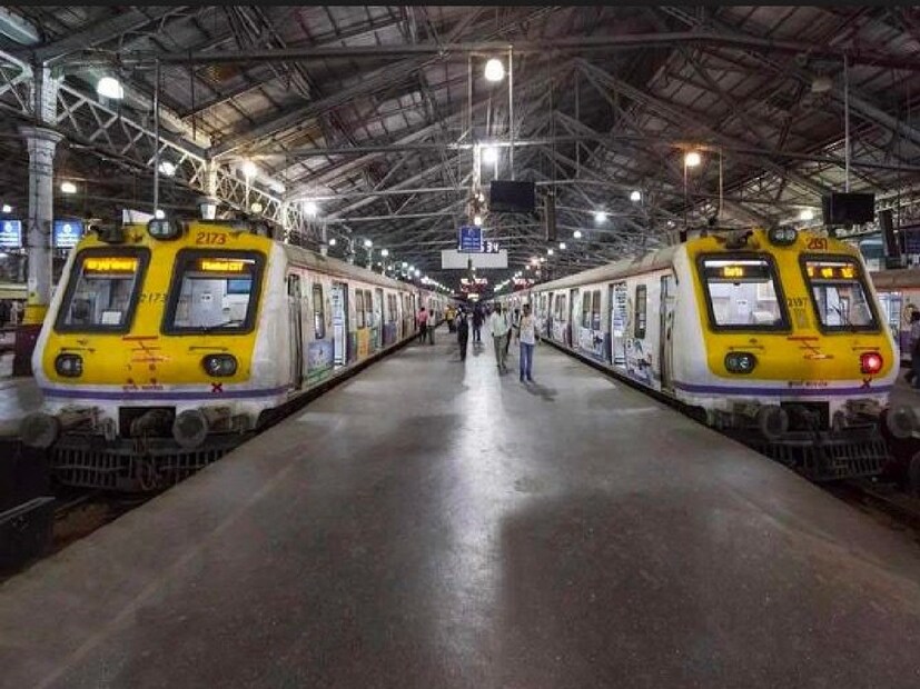 *রেল নিয়ে দুঃখ প্রকাশ করলেও। খড়গপুর শহরের বাসিন্দা তথা নিত্যযাত্রী রাম দাস বলেন, পুজোর সময় এমন সিদ্ধান্তে সমস্যা হবে। তবে রেল সূত্রে জানা গিয়েছে, রবিবার ছুটির দিনে এই সিদ্ধান্ত নেওয়া হয়েছে। সাধারণ মানুষের কথা ভেবে আগেই জানিয়ে দেওয়া হয়েছে।