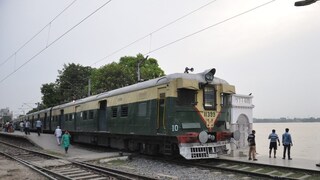 বিধাননগর রোড স্টেশন থেকে নয়া ট্রেন বিধাননগর রোড স্টেশন থেকে নয়া ট্রেন