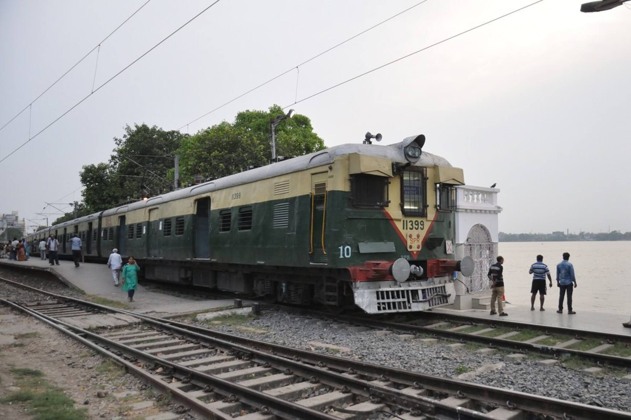 বিধাননগর রোড স্টেশন থেকে নয়া ট্রেন, ভিড় নিয়ন্ত্রণে বিশেষ ব্যবস্থা শহরের এই স্টেশনে
