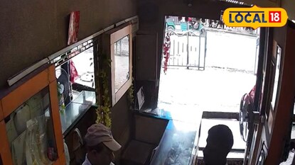 মধ্যমগ্রামে সোনার দোকানে দিনে দুপুরে দুঃসাহসিক চুরি মধ্যমগ্রামে সোনার দোকানে দিনে দুপুরে দুঃসাহসিক চুরি