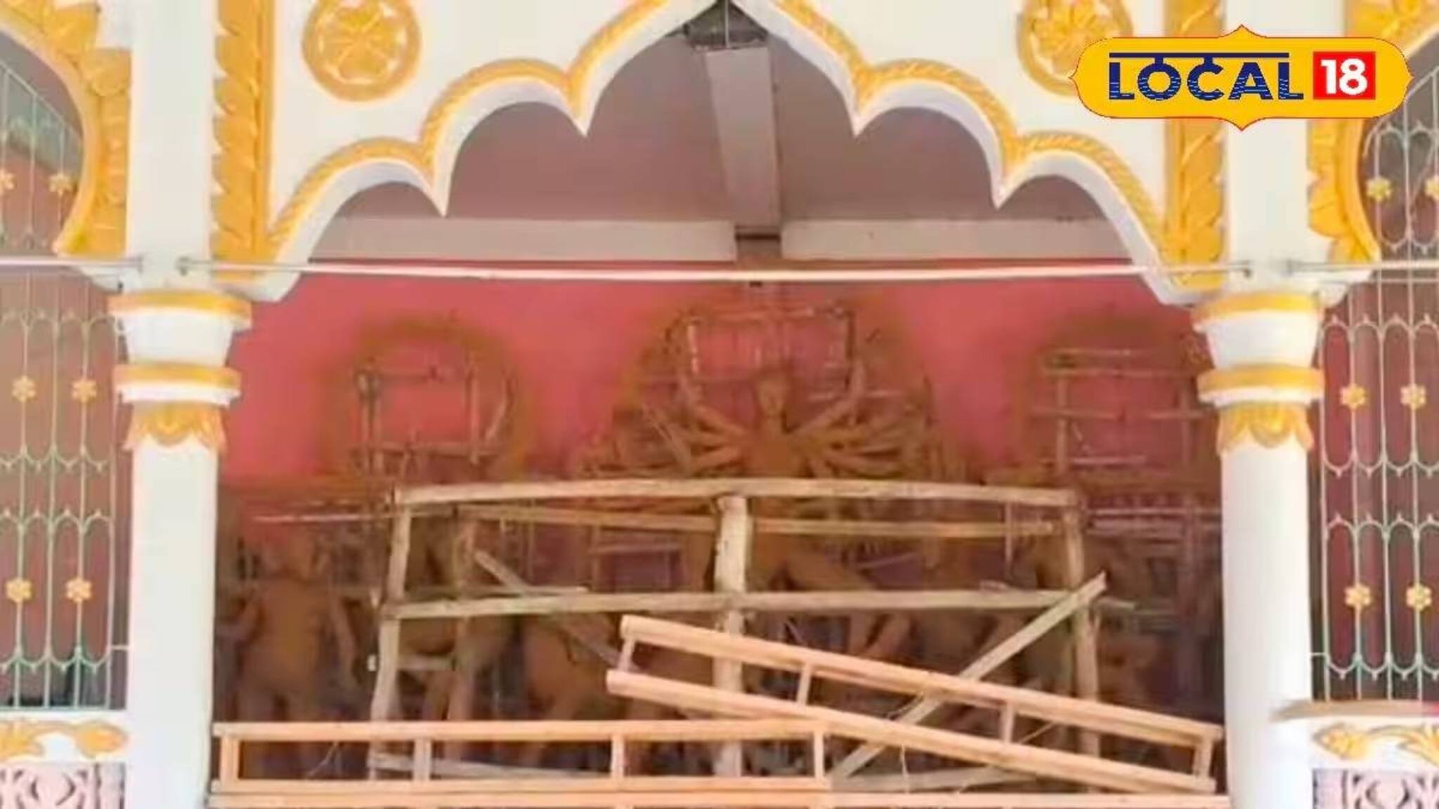 কাঁটাতার পেরিয়ে আসে ঘট! মালদহের সীমান্তবর্তী 'এই' গ্রামের দুর্গাপুজোর প্রথা আজও অটুট