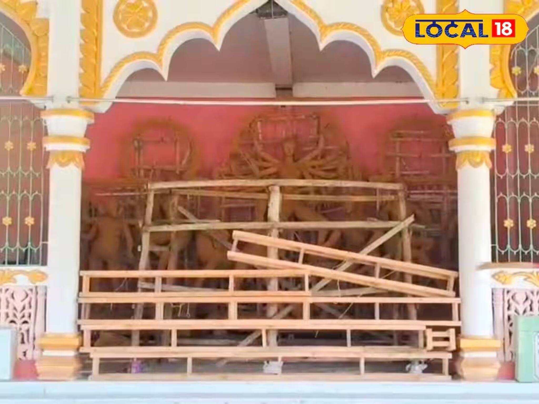 কাঁটাতার পেরিয়ে আসে ঘট, সন্ধিপুজোর বিশেষ রীতি! মালদহের সীমান্তবর্তী 'এই' গ্রামের দুর্গাপুজোর প্রথা আজও অটুট