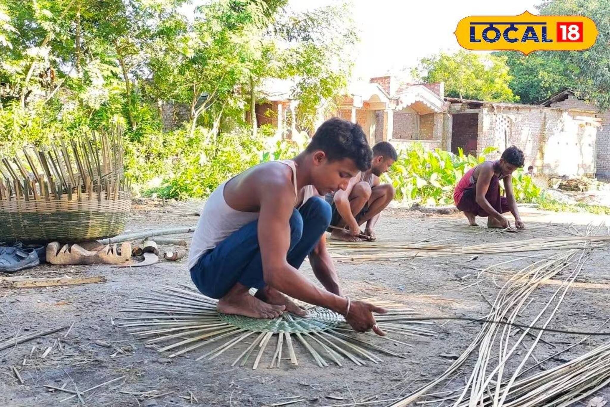 বাঁশ আর হাতের কারুকার্য, দিনে ৫০০-১০০০ টাকা আয়! উপার্জনের নয়া দিশা দেখাচ্ছেন হস্তশিল্পীরা