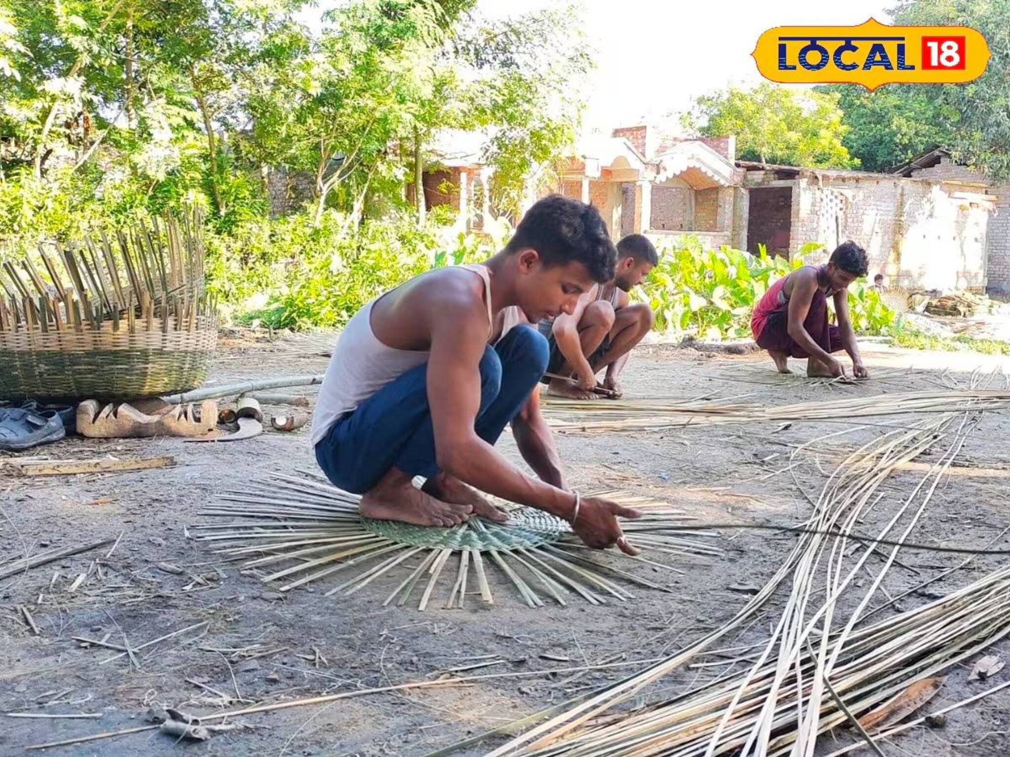 বাঁশ আর হাতের কারুকার্য, দিনে ৫০০-১০০০ টাকা আয়! উপার্জনের নয়া দিশা দেখাচ্ছেন হস্তশিল্পীরা