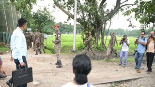 মেয়ো রোডে সেনা জওয়ানদের মুখোমুখি মুখ্যমন্ত্রী মমতা বন্দ্যোপাধ্যায়৷ মেয়ো রোডে সেনা জওয়ানদের মুখোমুখি মুখ্যমন্ত্রী মমতা বন্দ্যোপাধ্যায়৷