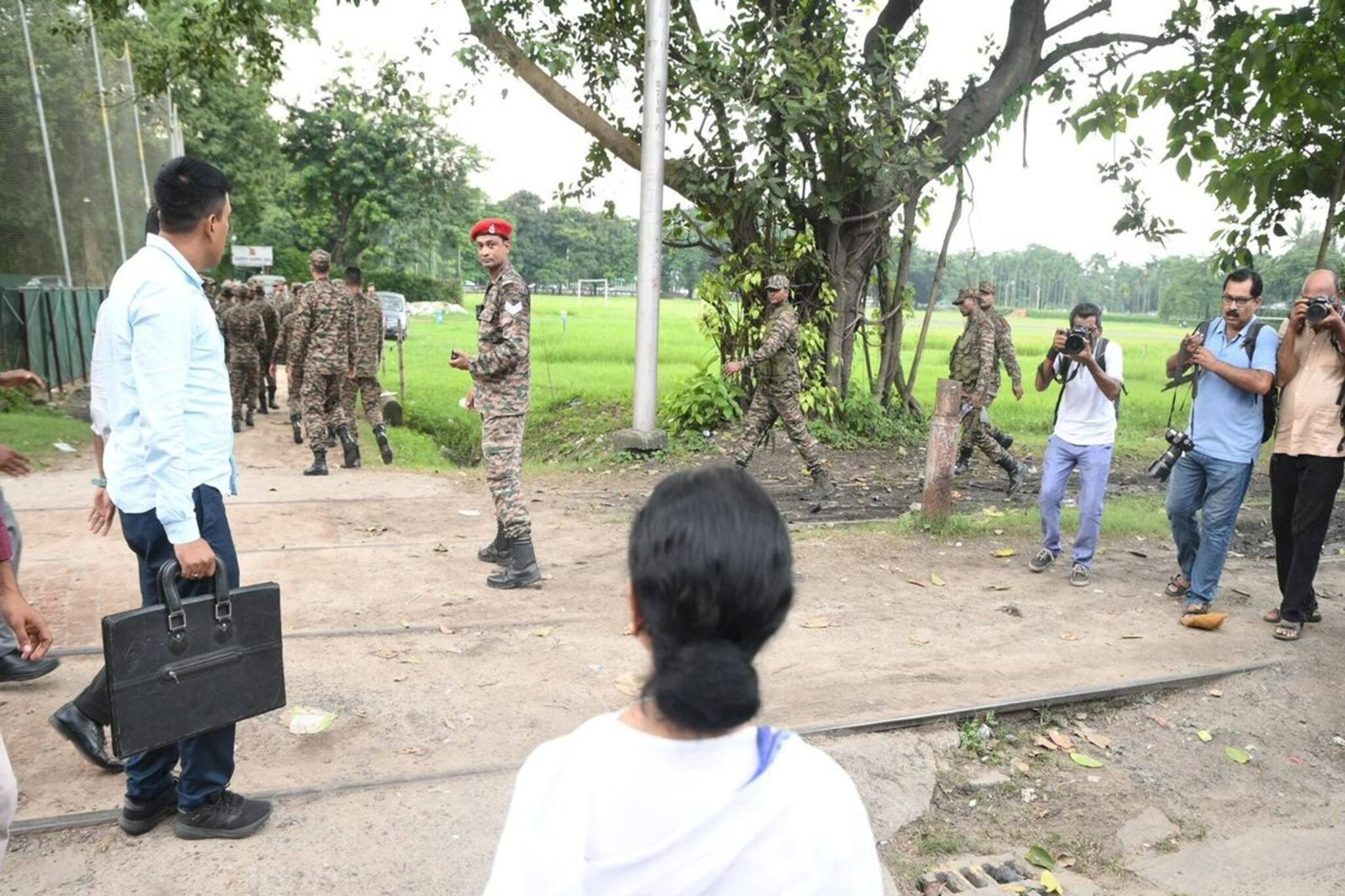 কেন খোলা হল তৃণমূলের মঞ্চ? মমতার বিস্ফোরক অভিযোগের পর পাল্টা বিবৃতি সেনার