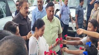 খুদে পড়ুয়াদের সঙ্গে মুখ্যমন্ত্রী৷