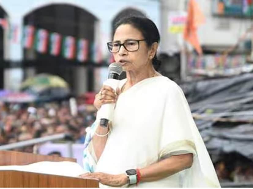 অফলাইনে যদি 'শিশু সাথী' প্রকল্পের সুযোগ সুবিধে পেতে চান, তার জন্য সরাসরি যোগাযোগ করতে হবে কলকাতার এসএসকেএম হাসপাতালে। তার আগে জেলা স্বাস্থ্য অফিসারের সঙ্গে কথা বলতে হবে। সেখানেই বুঝিয়ে দেওয়া হবে কী কী করতে হবে। আর অনলাইনেও আবেদনের সুযোগ রয়েছে । প্রথমে http://www.wbpublibnet.gov.in/node/1906 লিঙ্কে গিয়ে ক্লিক করতে হবে। 