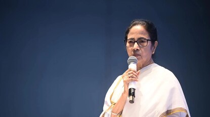 বিদ্যাসাগরের মূর্তি ভাঙার প্রসঙ্গ টেনে রাজনৈতিক কটাক্ষ মমতার বিদ্যাসাগরের মূর্তি ভাঙার প্রসঙ্গ টেনে রাজনৈতিক কটাক্ষ মমতার