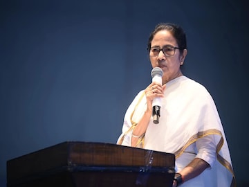 বিদ্যাসাগরের মূর্তি ভাঙার প্রসঙ্গ টেনে রাজনৈতিক কটাক্ষ মমতার