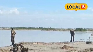 মর্টার শেল নিষ্ক্রিয় করা হচ্ছে