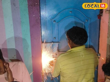 দরজা ভেঙে দেহ উদ্ধার