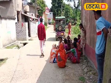 গ্রামের নির্জন রাস্তার ধারে মহিলার রক্তাক্ত দেহ উদ্ধার