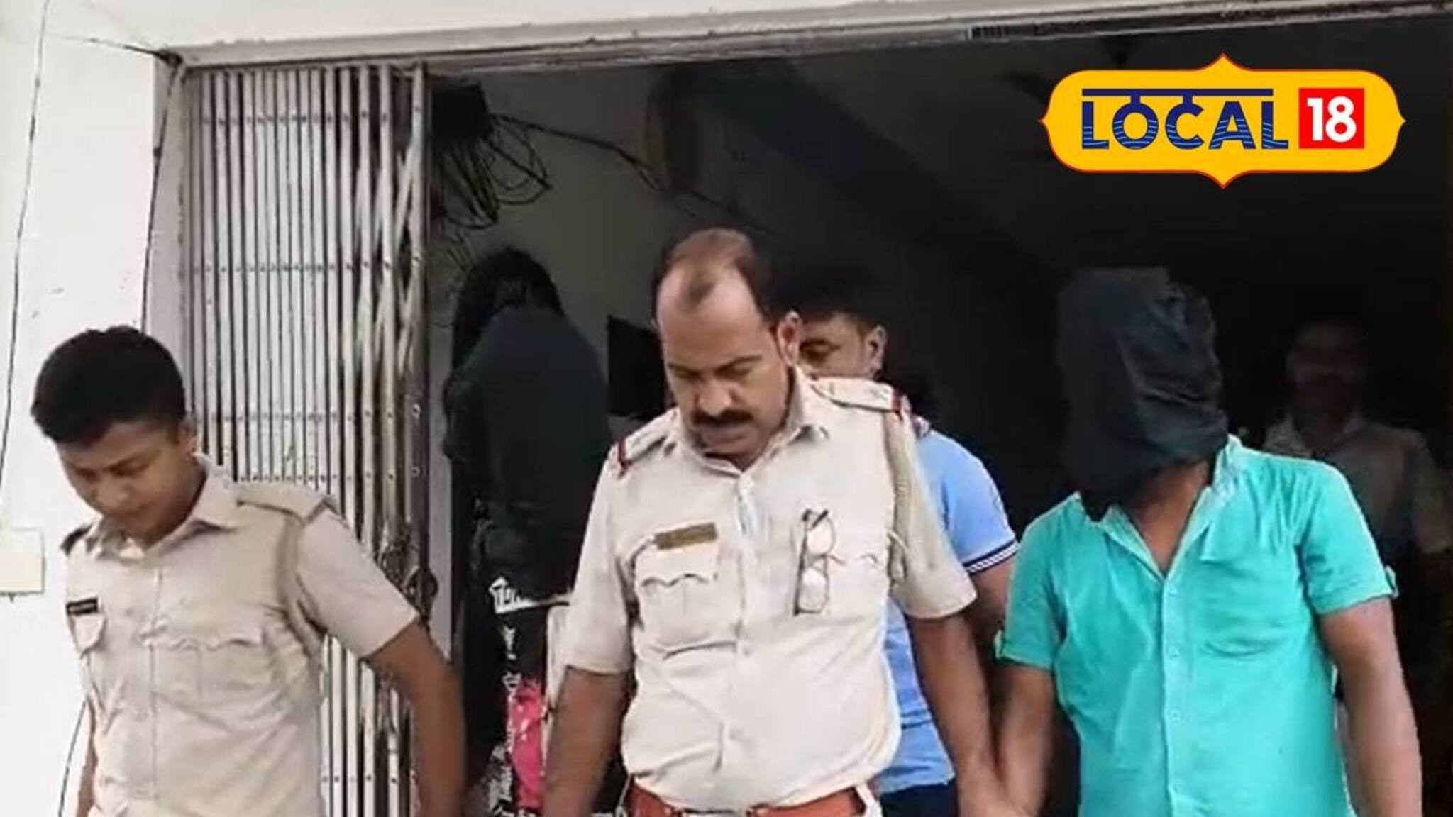 হঠাৎ বিকট শব্দ! মুর্শিদাবাদে বোমা বিস্ফোরণ, গুরুতর আহত ১, পুলিশের জালে ৩