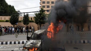 জ্বলছে নেপাল৷ ছবি- রয়টার্স জ্বলছে নেপাল৷ ছবি- রয়টার্স