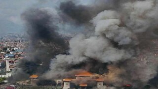 উত্তপ্ত নেপাল। আগুন ধরানো হয়েছে পার্লামেন্ট ভবনে। উত্তপ্ত নেপাল। আগুন ধরানো হয়েছে পার্লামেন্ট ভবনে।