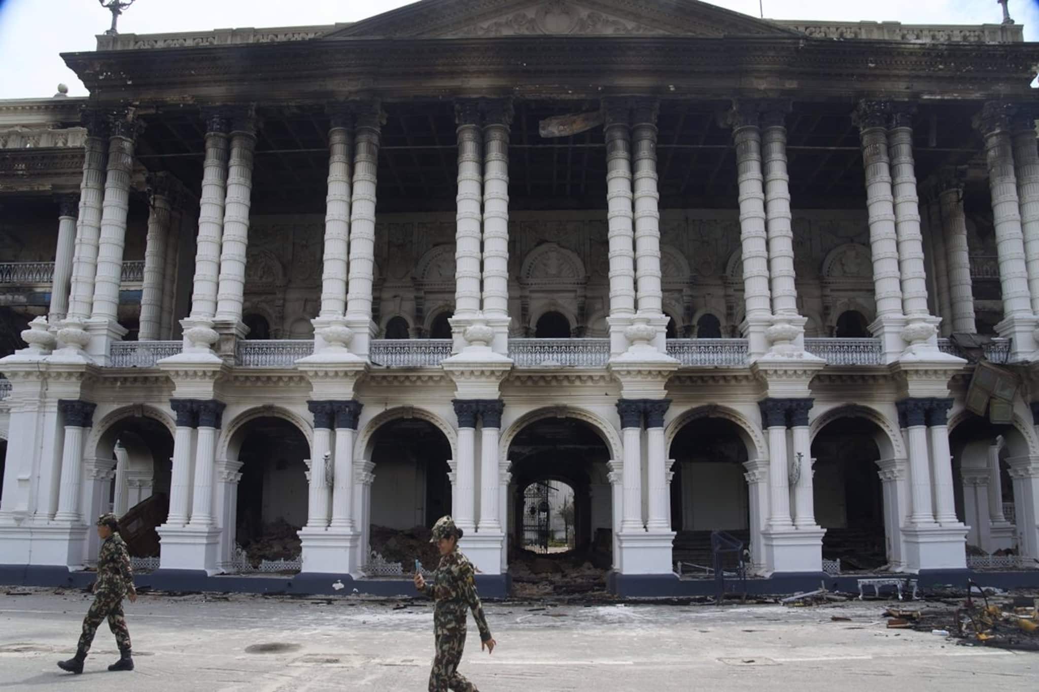 পুড়ে ছাই স্বাস্থ্যকেন্দ্র, শিশুদের টিকা দেওয়া নিয়ে চিন্তায় নেপাল
