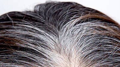 পাকা চুল কালো করতে যে তেল মাখবেন