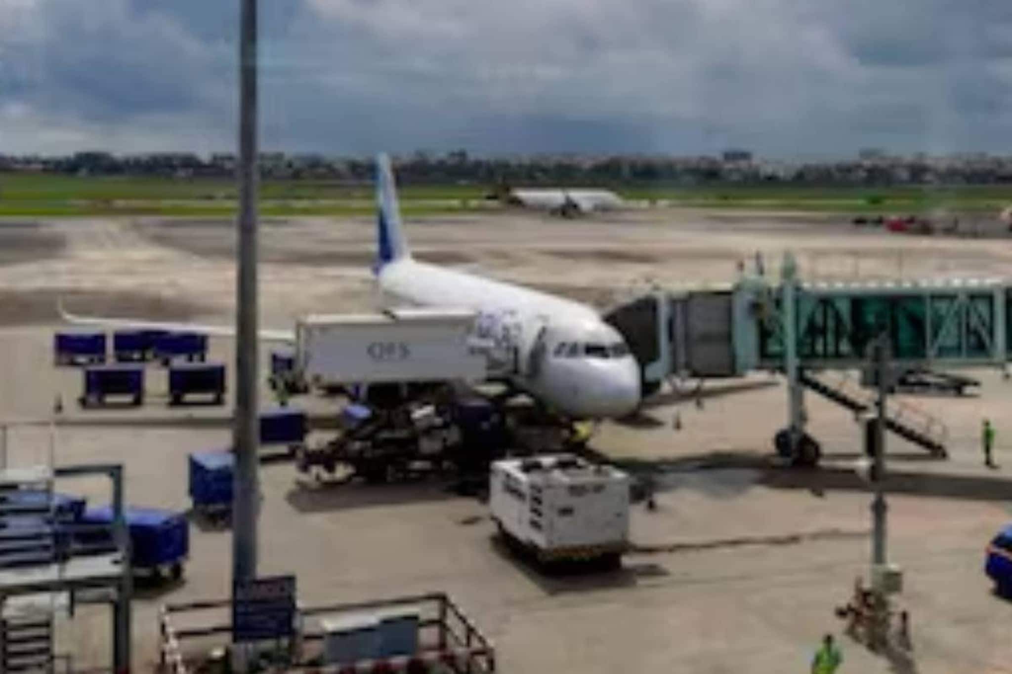 কর্মীদের সঙ্গে ‘মদ্যপ’ যাত্রীর ঝামেলায় দিল্লি থেকে ৩ ঘণ্টা দেরিতে উড়ল কলকাতাগামী বিমান