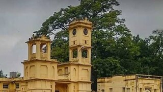 নাট্য ঘরে নাট্য মঞ্চে হিন্দি গানের সঙ্গে মেতে উঠলেন কলাভবনের পড়ুয়ারা