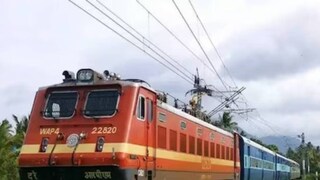 দিঘি বাঁচিয়ে রেললাইন করার আন্দোলন করছেন সেখানকার বাসিন্দারা