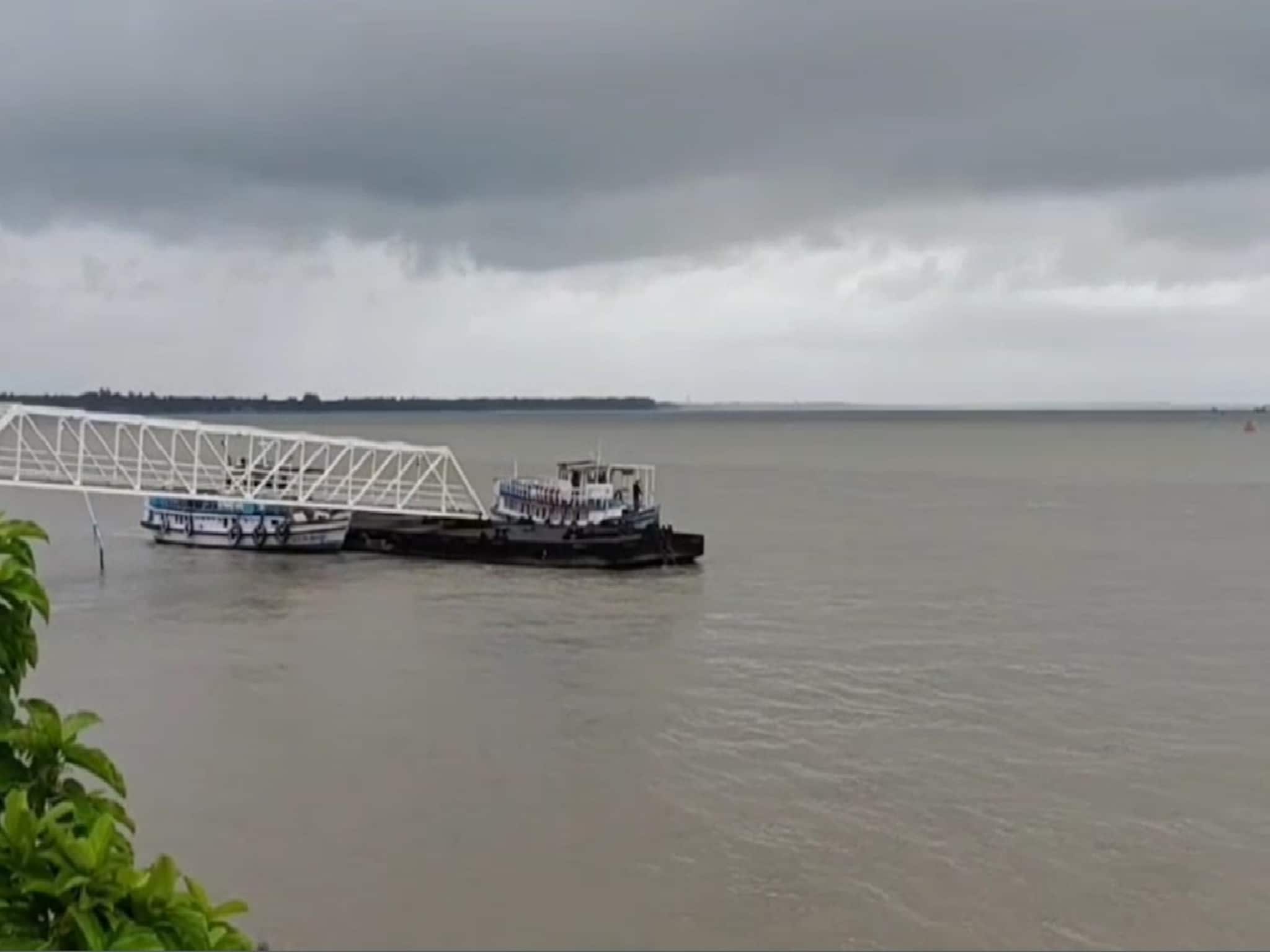 এক সপ্তাহের মধ্যে নুরপুরে চালু হল বিকল্প ফেরি পরিষেবা!