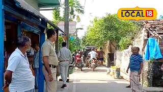 ঘটনাস্থলে হাজির হয় পুলিশ ঘটনাস্থলে হাজির হয় পুলিশ