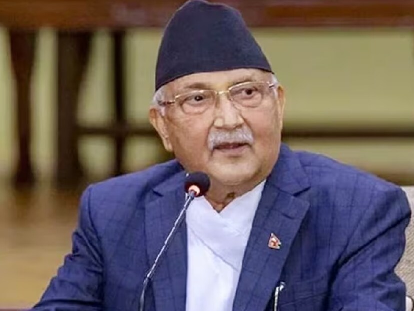 তাঁর ইস্তফা গ্রহণও করেছেন নেপালের রাষ্ট্রপতি। ওলি বিরুদ্ধে এবার বিক্ষোভকারীদের স্লোগান ছিল 'ওলি চোর, দেশ ছোড়'। Image: PTI