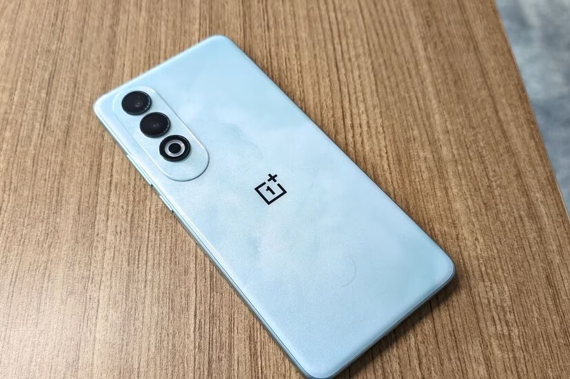 OnePlus Nord CE4 - OnePlus Nord CE 4 5G-তে 8GB RAM এবং একটি Qualcomm Snapdragon 7 Gen 3 চিপসেট রয়েছে। 120 Hz রিফ্রেশ রেট সহ 6.7-ইঞ্চি AMOLED স্ক্রিন প্রাণবন্ত ভিজ্যুয়াল দেয় এবং 50 MP রিয়ার ক্যামেরাটি প্রতিটি মুহূর্ত শ্বাসরুদ্ধকর স্বচ্ছতার সঙ্গে রেকর্ড করে। 5,500mAh ব্যাটারি এবং 100W SUPERVOOC চার্জিং সহ দাম ১৮,৪৯৯ টাকা।