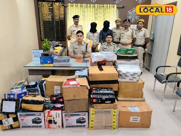 অনলাইন বাণিজ্যিক সংস্থার বিপুল পরিমাণ অবৈধ পার্সেল সামগ্রী উদ্ধার